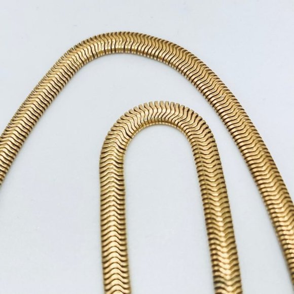 Rare 1980s AVON Crescent Necklace - 16 inch Avon chain - Gold and Black Necklace - Picture 9 of 9